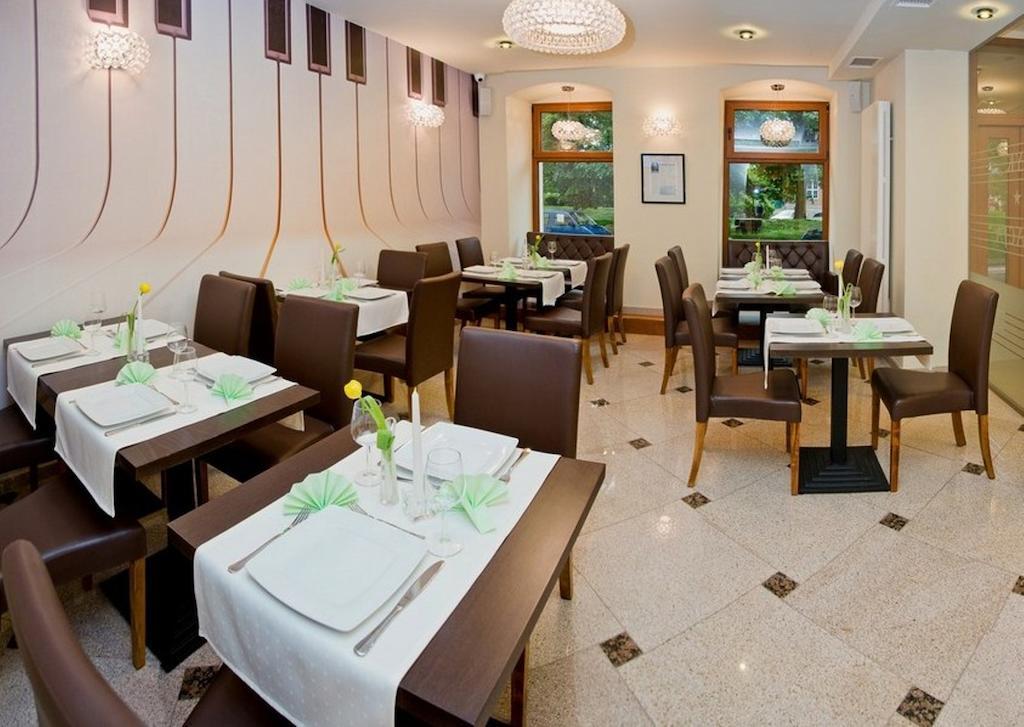 Hotel Fryderyk ニサ エクステリア 写真